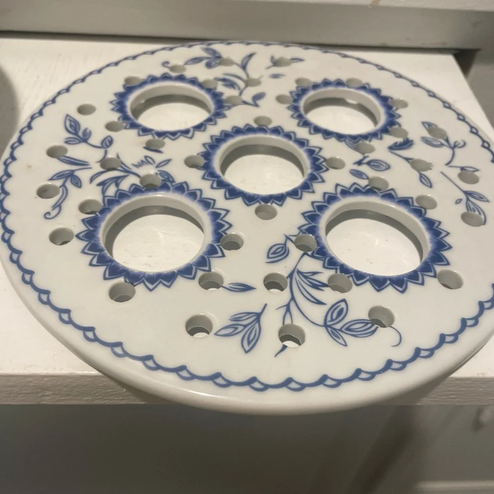 Vintage MAM Motlahedeh Blue and White Floral Ceramic Flower Frog - Picture 8 of 12